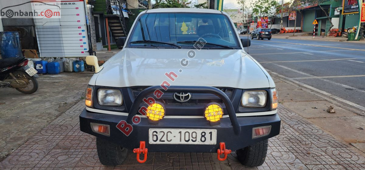 Toyota Hilux 2.8L 4x4 MT 2005